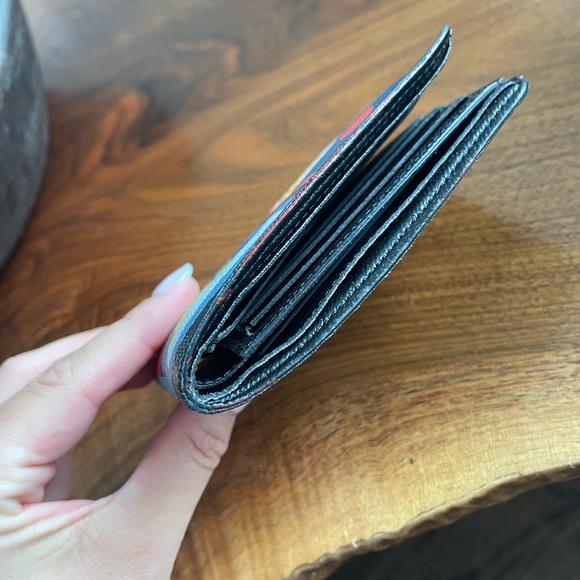 LOUIS VUITTON limited edition patches wallet - Picture 5 of 8